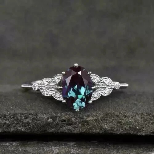 Oval cut alexandrite - 3.29,